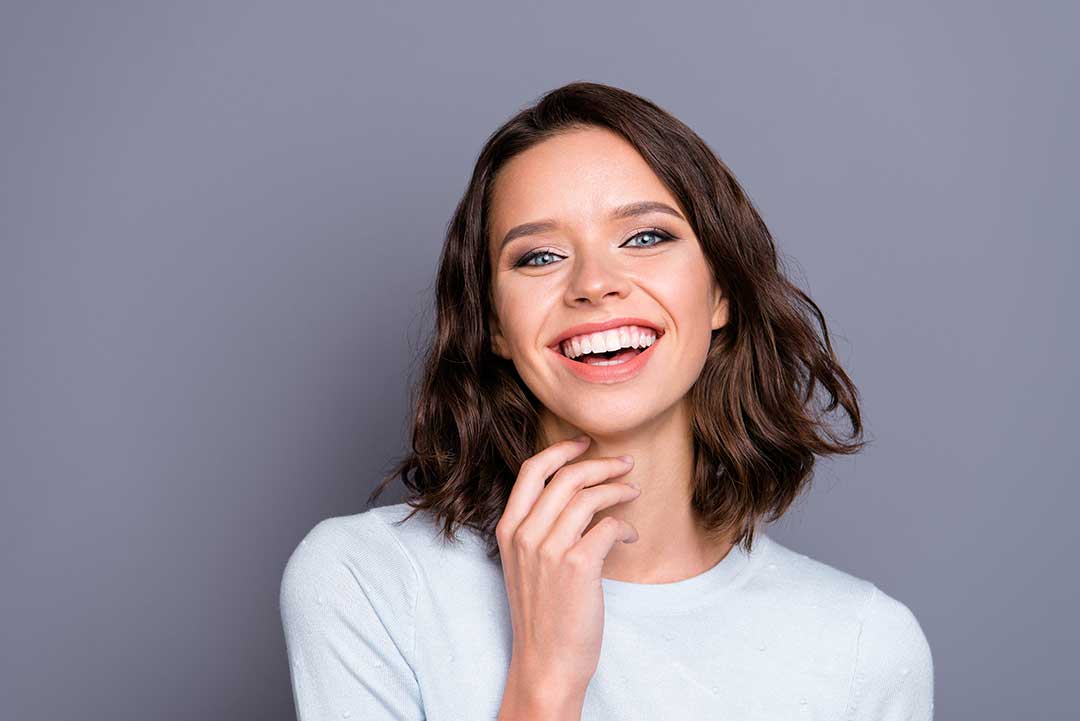 2025 Cosmetic Dentistry Trends: Whitening, Veneers, & Invisalign